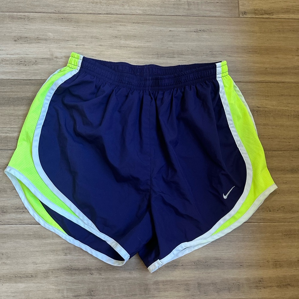 Women’s nike shorts SM great condition